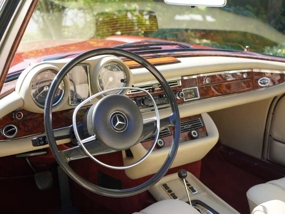 Bild 13/16 von Mercedes-Benz 280 SE 3,5 (1970)