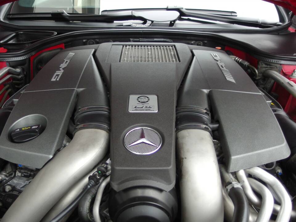 Image 72/99 of Mercedes-Benz SL 63 AMG (2012)