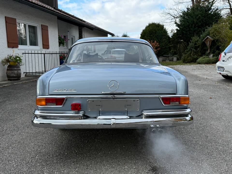 Bild 6/43 von Mercedes-Benz 250 SE (1966)