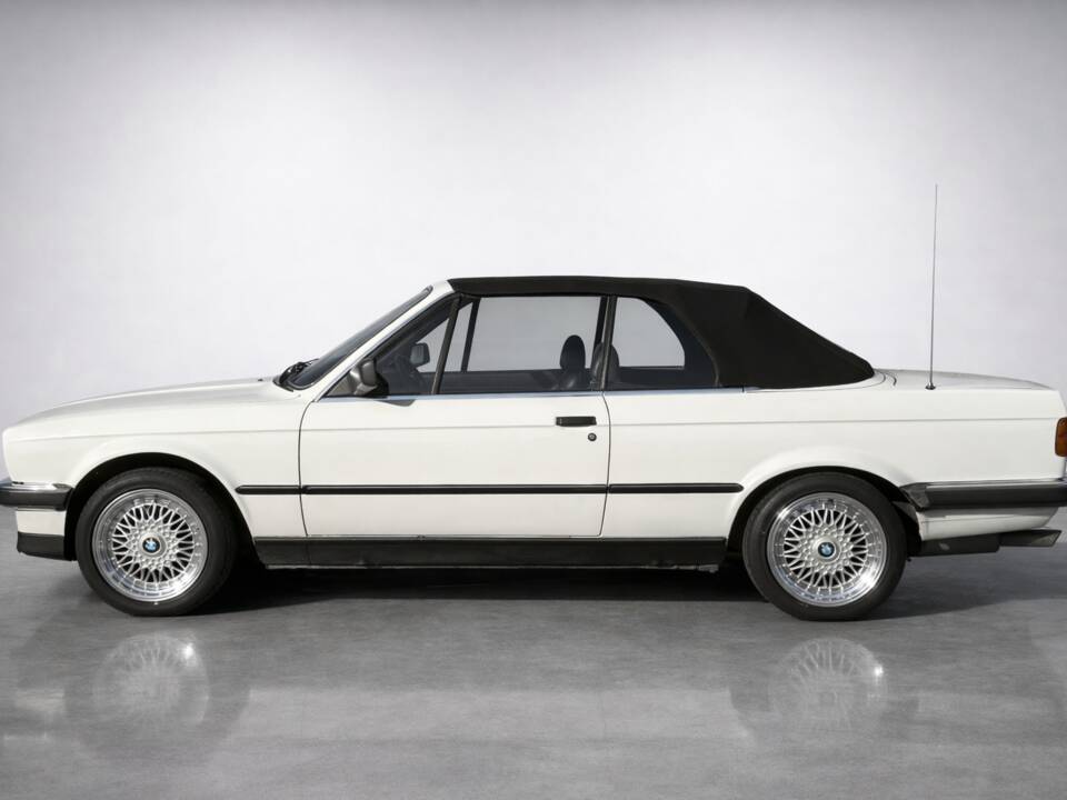 Image 7/29 of BMW 320i (1988)