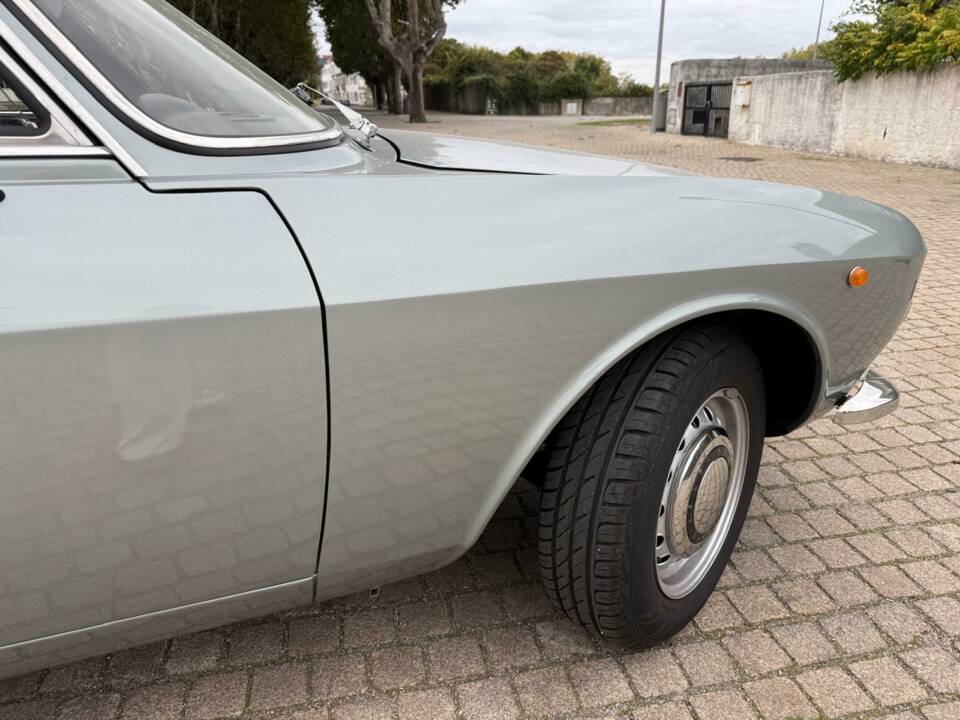 Image 25/53 of Alfa Romeo 1750 GT Veloce (1971)