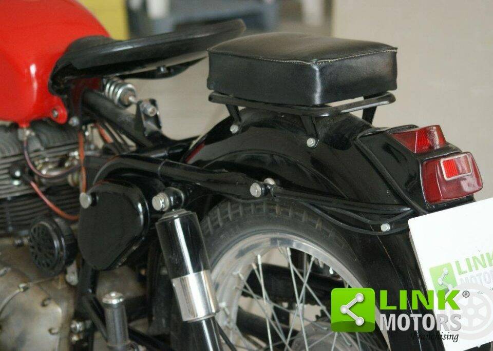 Image 18/19 of Gilera B 300 (1976)