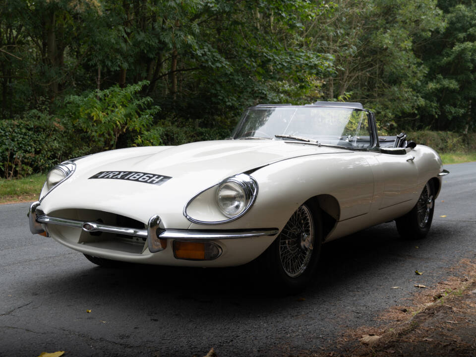 Image 3/17 de Jaguar E-Type (1969)