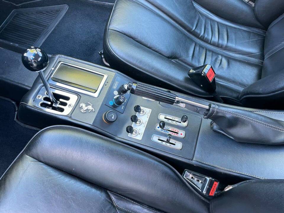 Image 13/20 of Ferrari 308 GTB (1981)