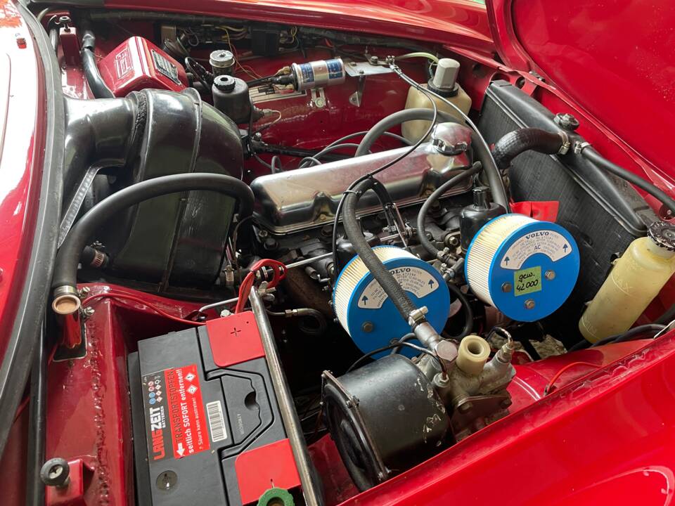 Image 11/12 of Volvo 1800 S (1968)
