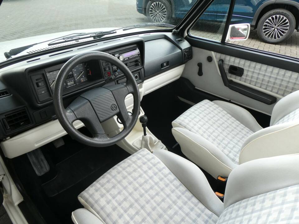 Image 9/23 of Volkswagen Golf Mk I Convertible 1.8 (1992)