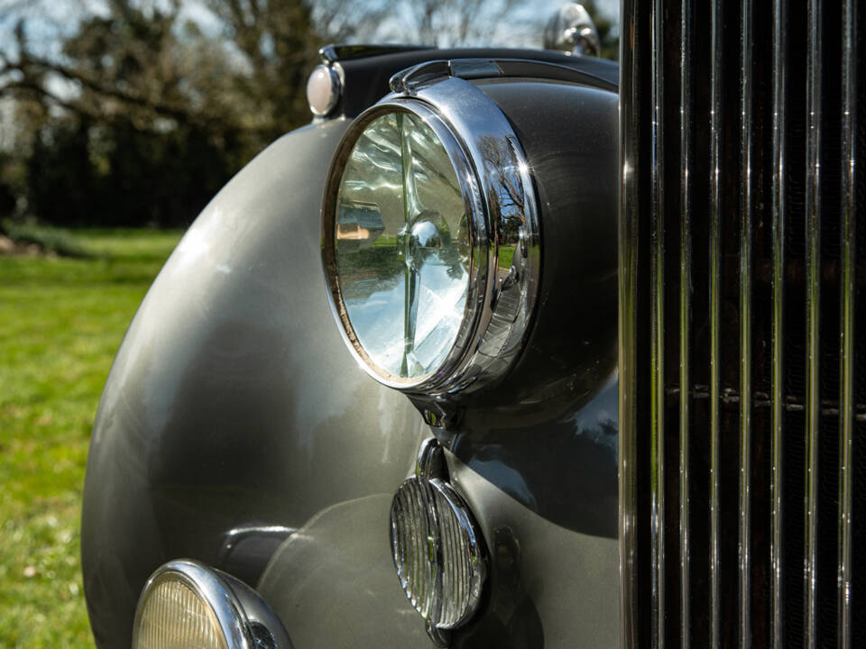 Image 21/38 of Rolls-Royce Silver Dawn (1954)