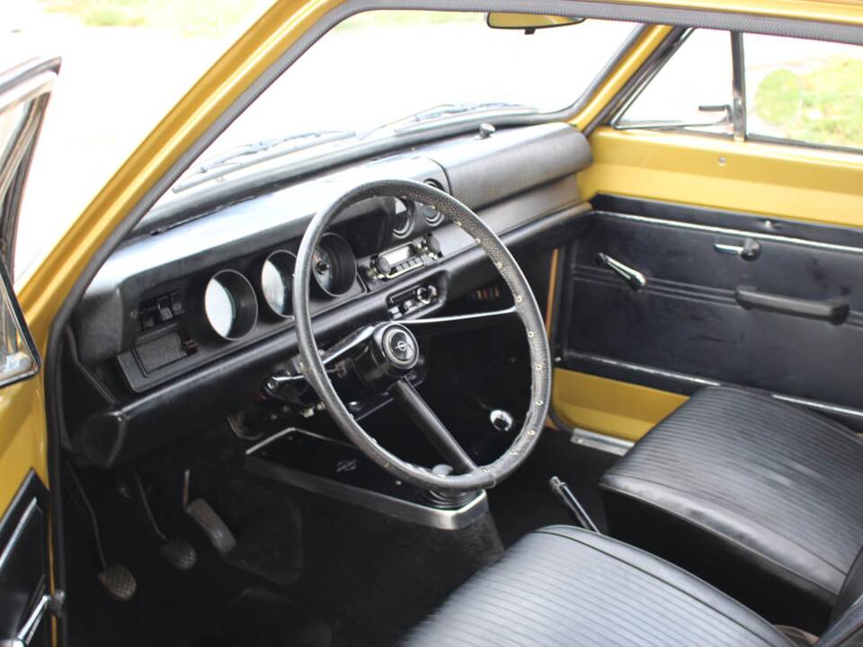 Immagine 26/38 di Opel Kadett 1,2 S (1971)
