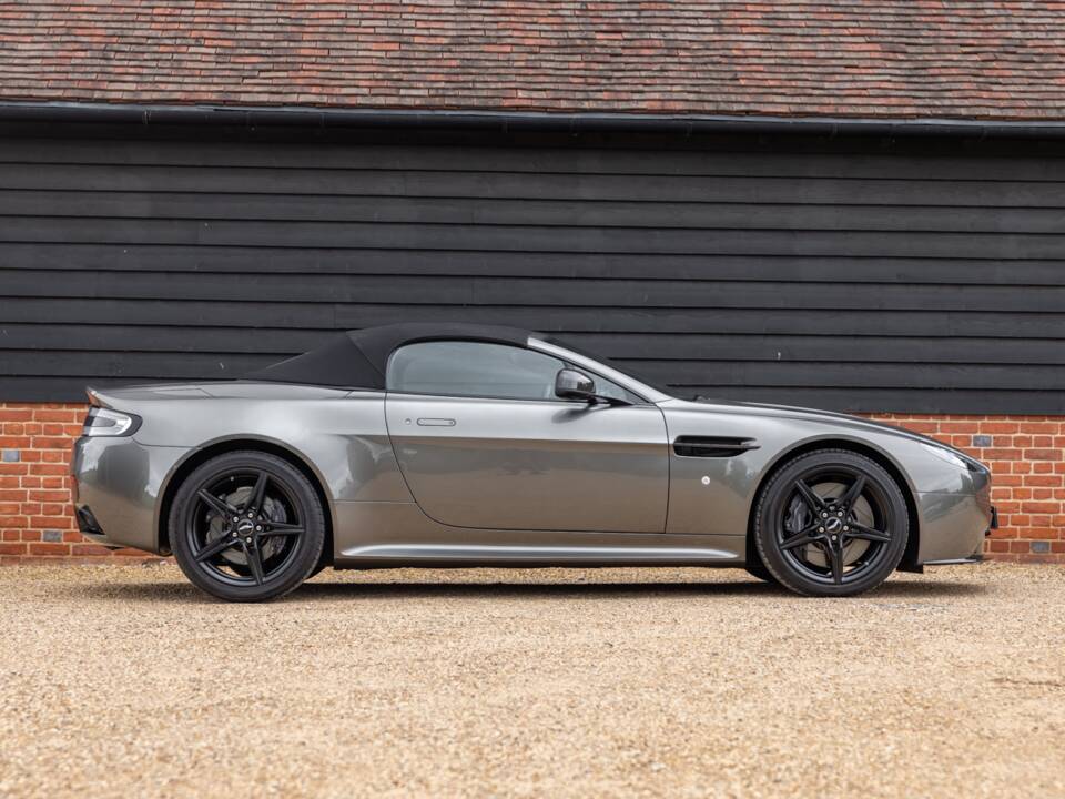 Afbeelding 3/75 van Aston Martin V12 Vantage AMR Roadster (2018)