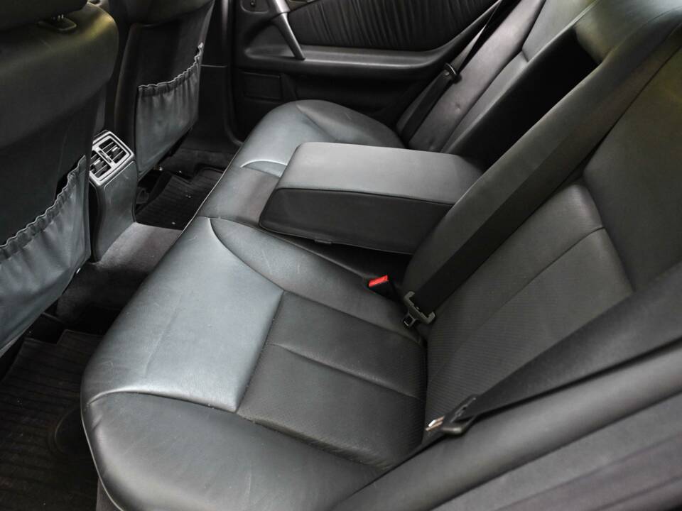 Image 39/50 of Mercedes-Benz E 320 (1998)