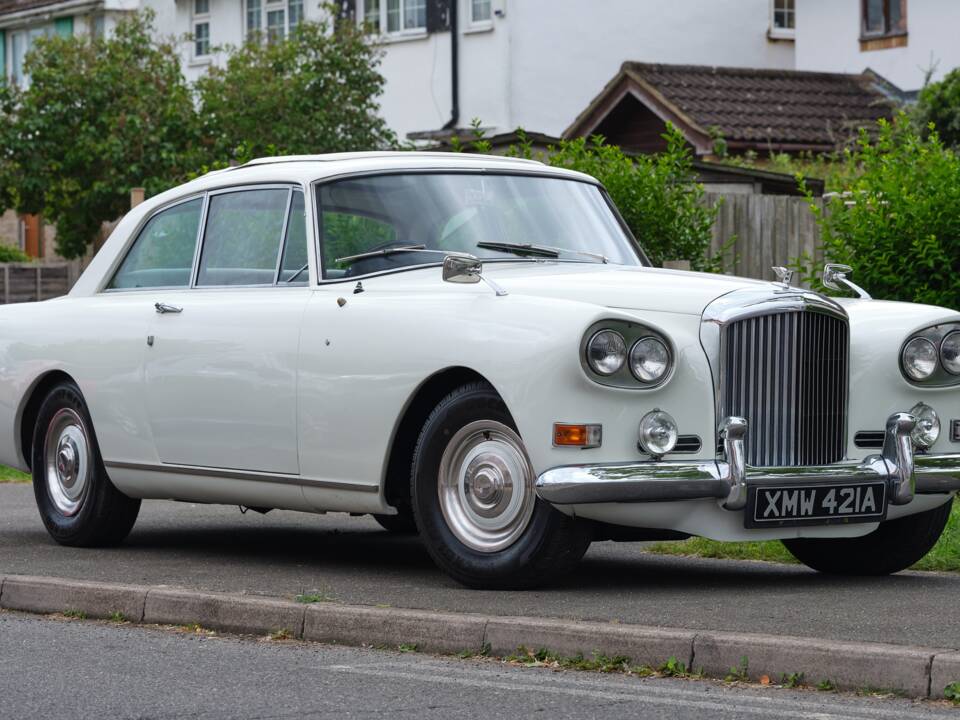 Image 6/48 of Bentley S 3 Continental Flying Spur (1963)