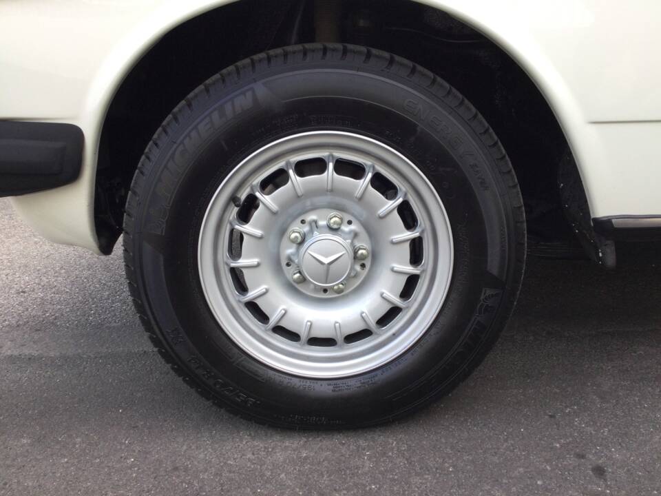 Immagine 16/39 di Mercedes-Benz 240 TD (1983)