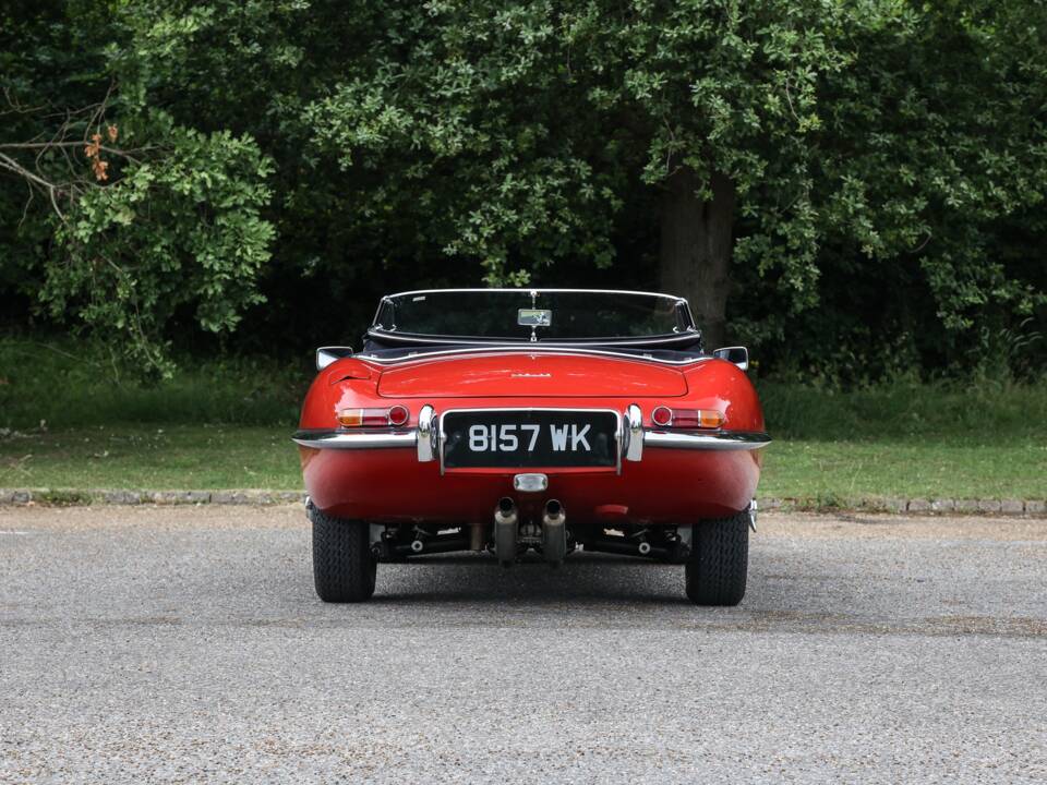 Image 15/41 de Jaguar E-Type 3.8 (1964)