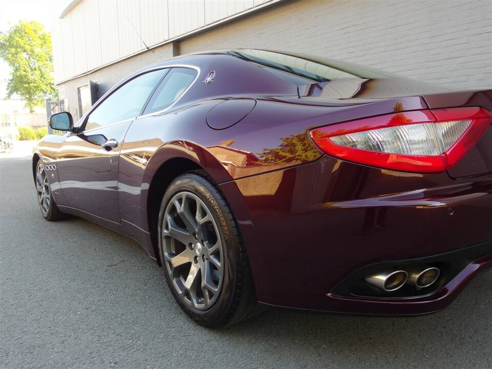 Image 30/98 of Maserati GranTurismo 4.2 (2008)
