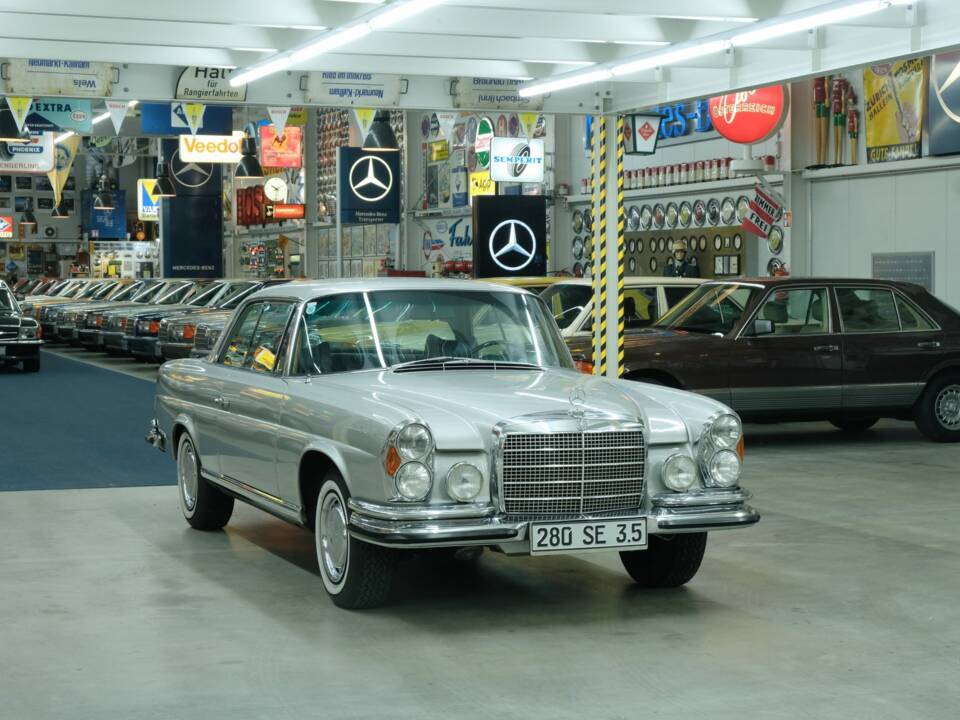 Image 17/50 of Mercedes-Benz 280 SE 3,5 (1970)