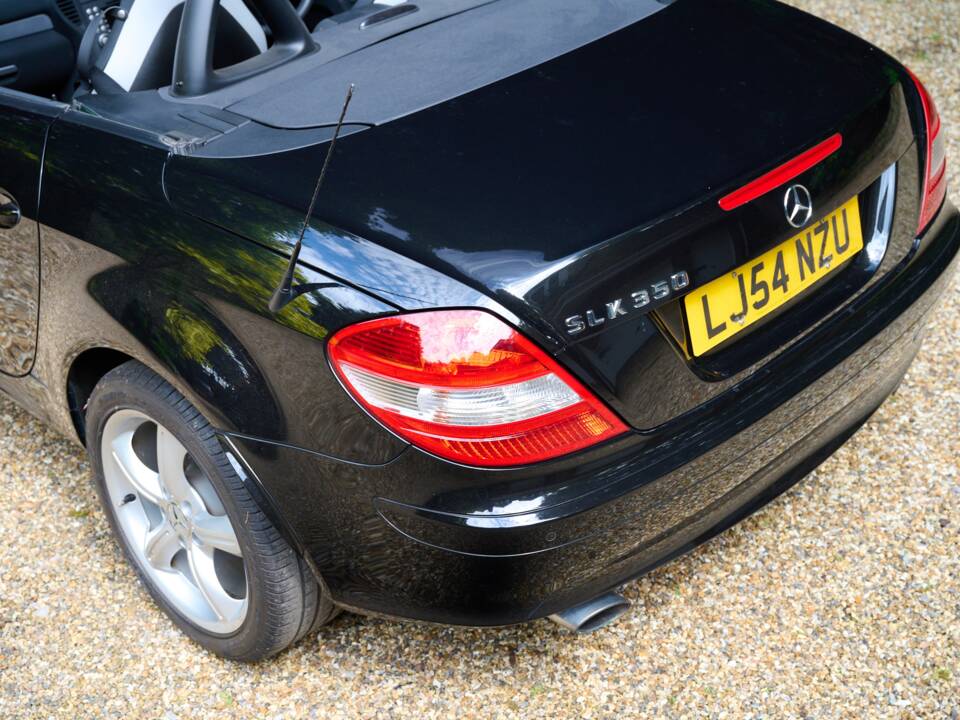 Image 31/50 of Mercedes-Benz SLK 350 (2004)