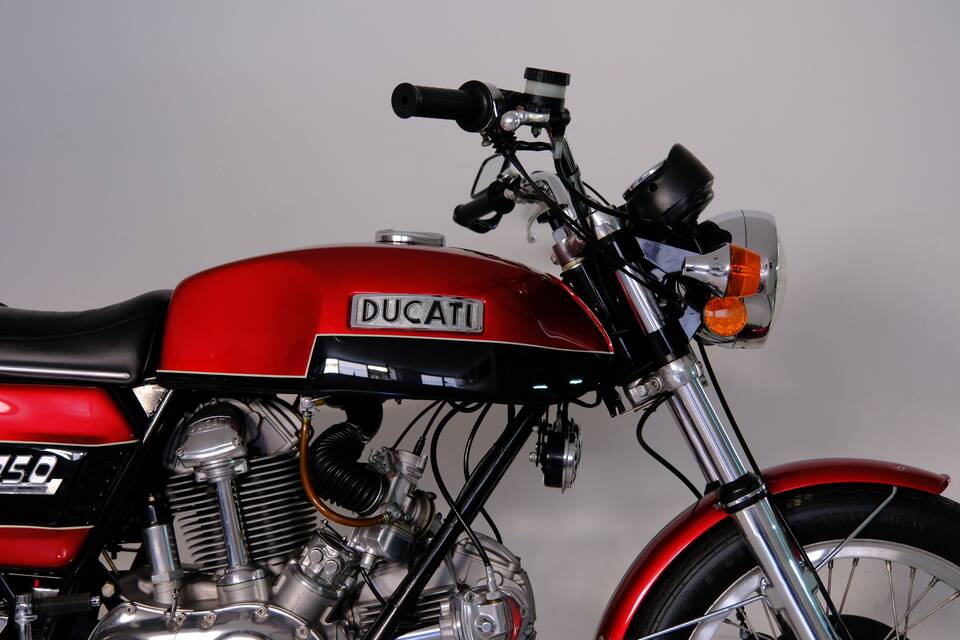 Immagine 3/96 di Ducati 750 GT (1974)