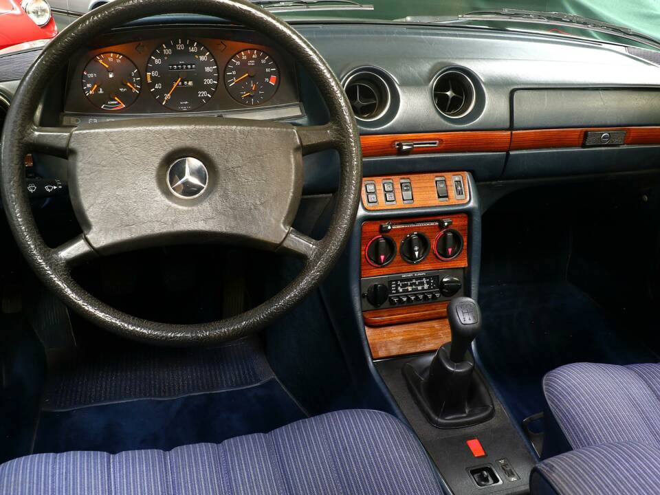Bild 21/25 von Mercedes-Benz 280 TE (1985)