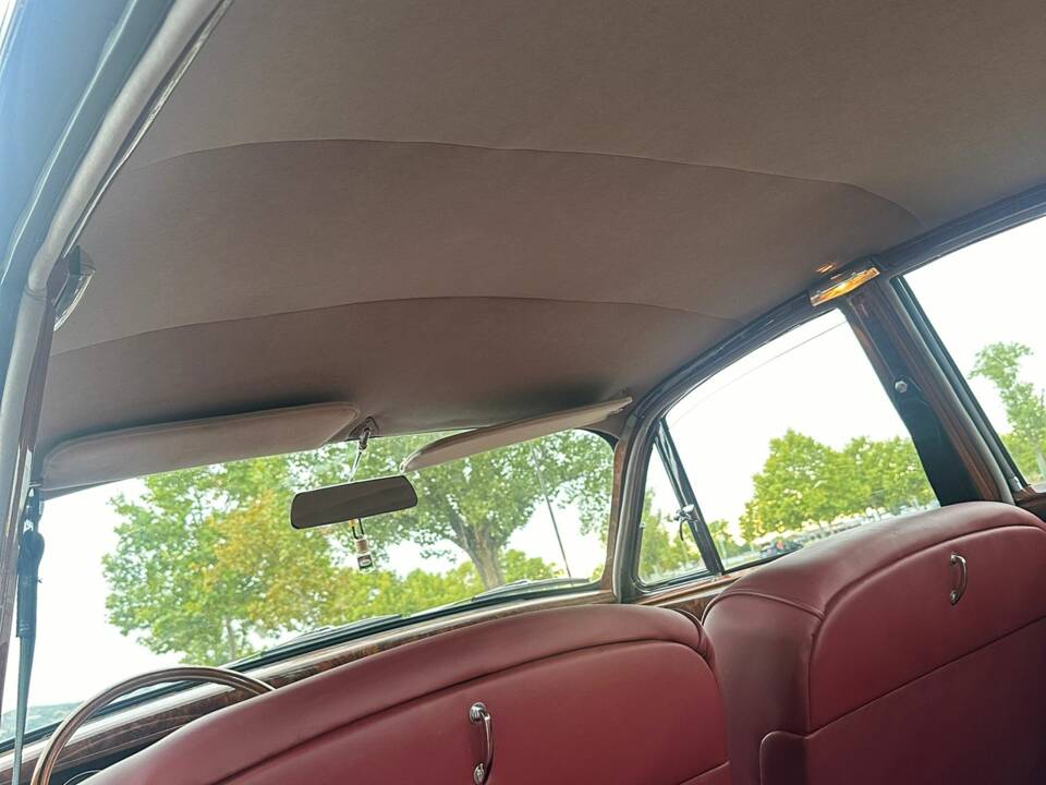 Immagine 4/14 di Jaguar 340 (1968)