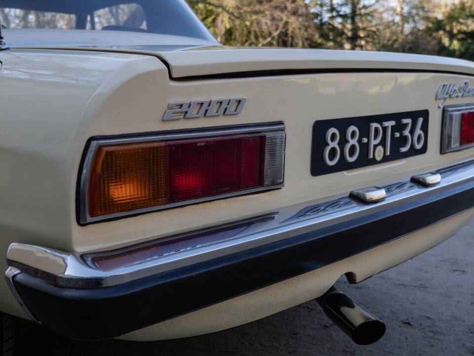 Image 12/58 of Alfa Romeo 2000 Spider Veloce (1977)