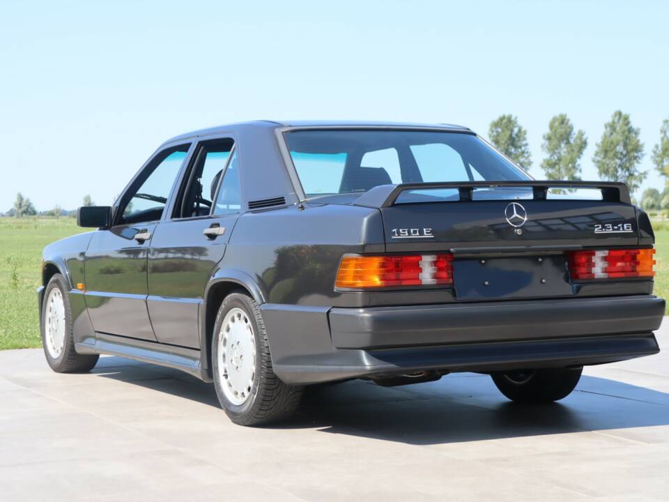Immagine 33/50 di Mercedes-Benz 190 E 2.3-16 (1986)