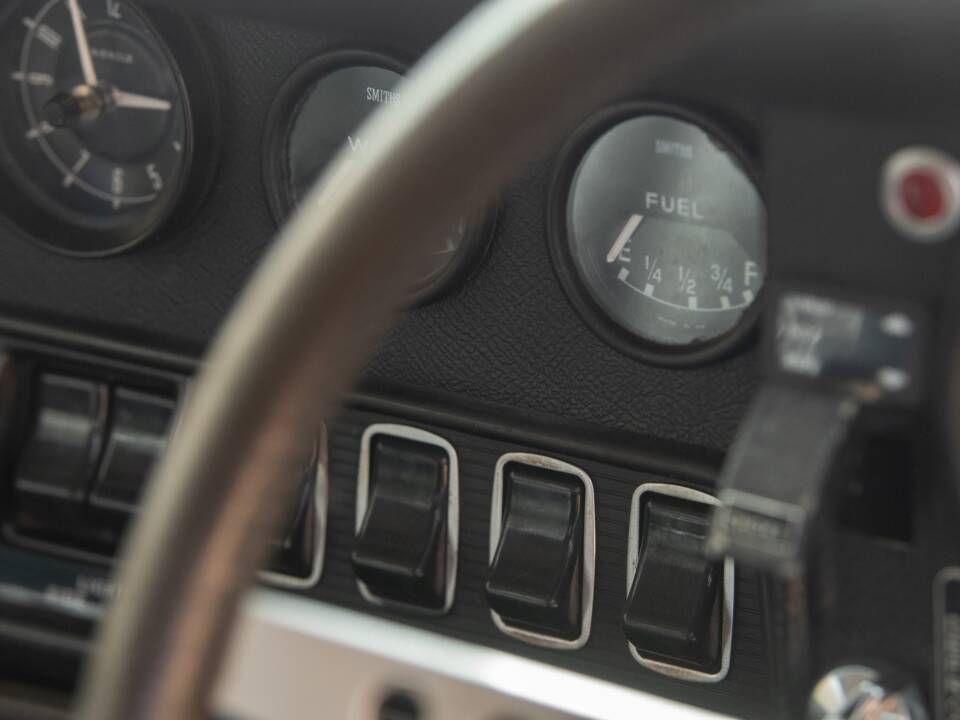 Image 36/50 de Jaguar Type E V12 (2+2) (1973)