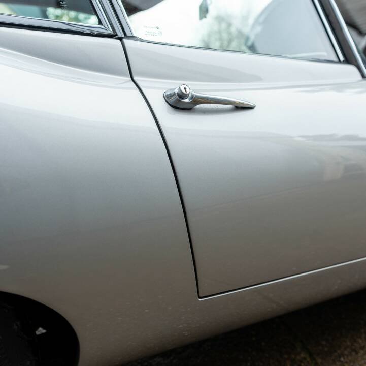 Image 15/50 of Jaguar E-Type 4.2 (1965)