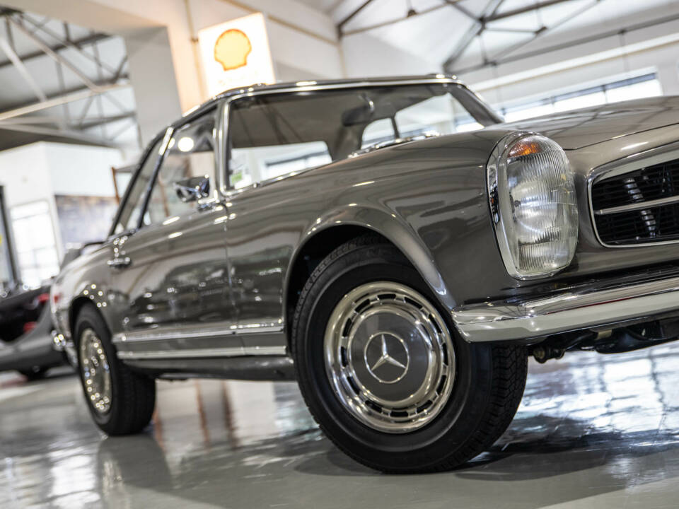 Image 10/35 of Mercedes-Benz 280 SL (1969)