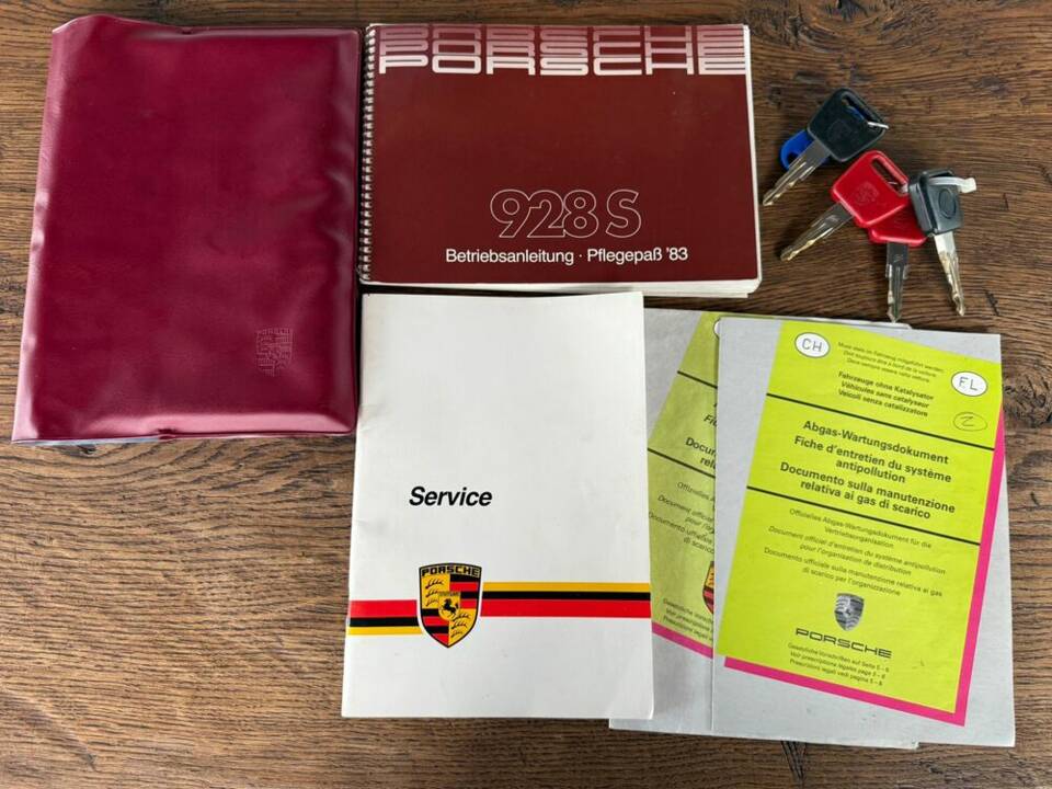 Image 21/21 of Porsche 928 S (1982)