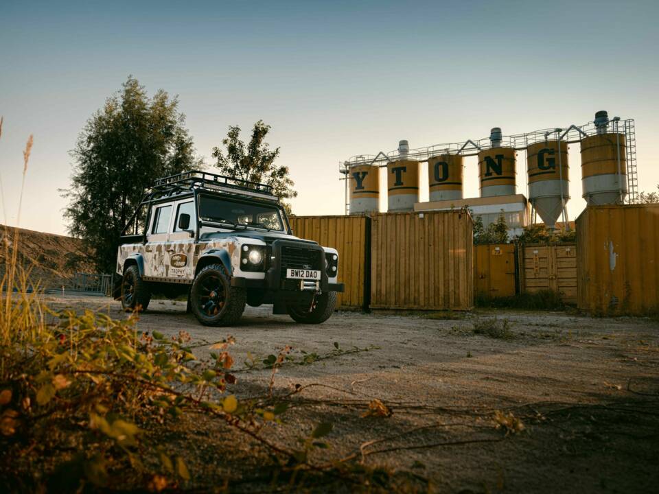 Bild 41/42 von Land Rover Defender Works V8 Trophy (2012)