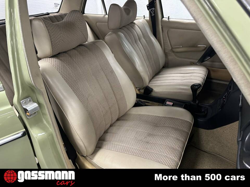 Image 13/15 de Mercedes-Benz 200 D (1978)