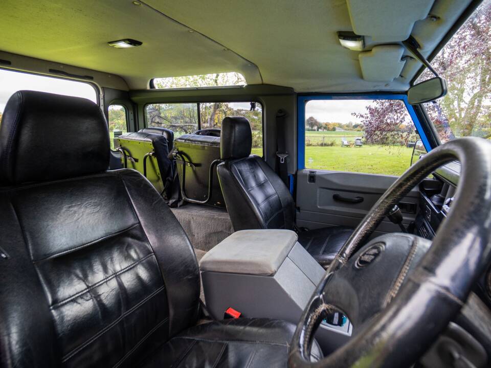 Image 48/50 of Land Rover Defender 90 "50th Anniversary" (1998)