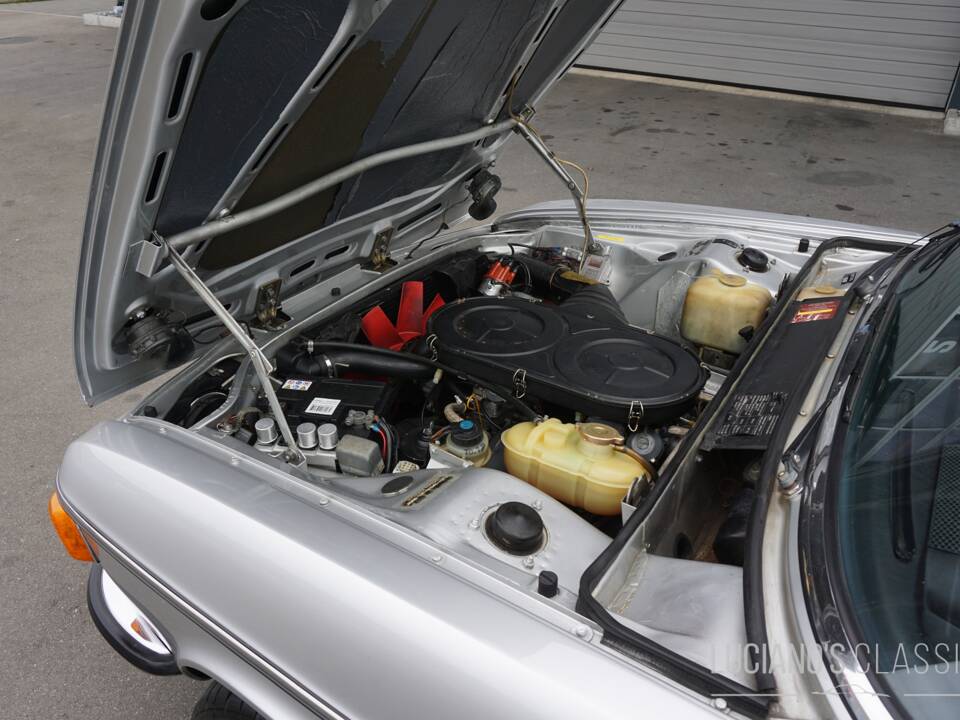 Immagine 56/76 di BMW 3,3 L (1975)