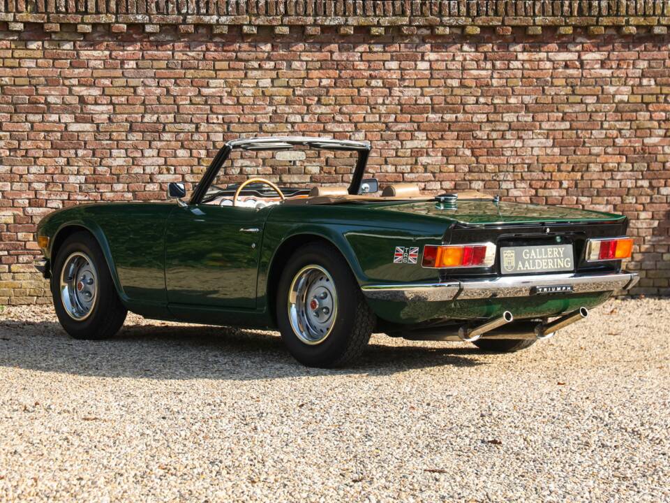Immagine 36/50 di Triumph TR 6 (1976)