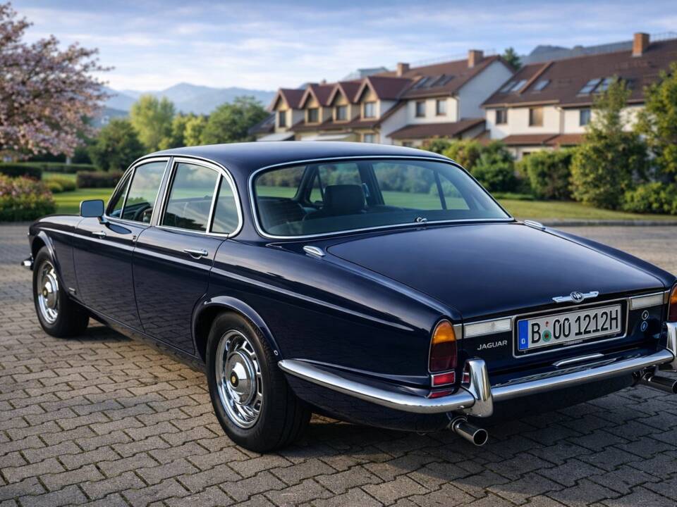 Afbeelding 4/9 van Jaguar XJ 12 (1972)