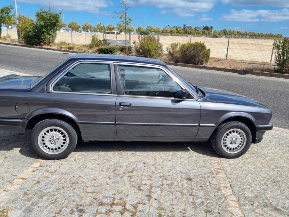 Image 26/100 of BMW 323i (1984)