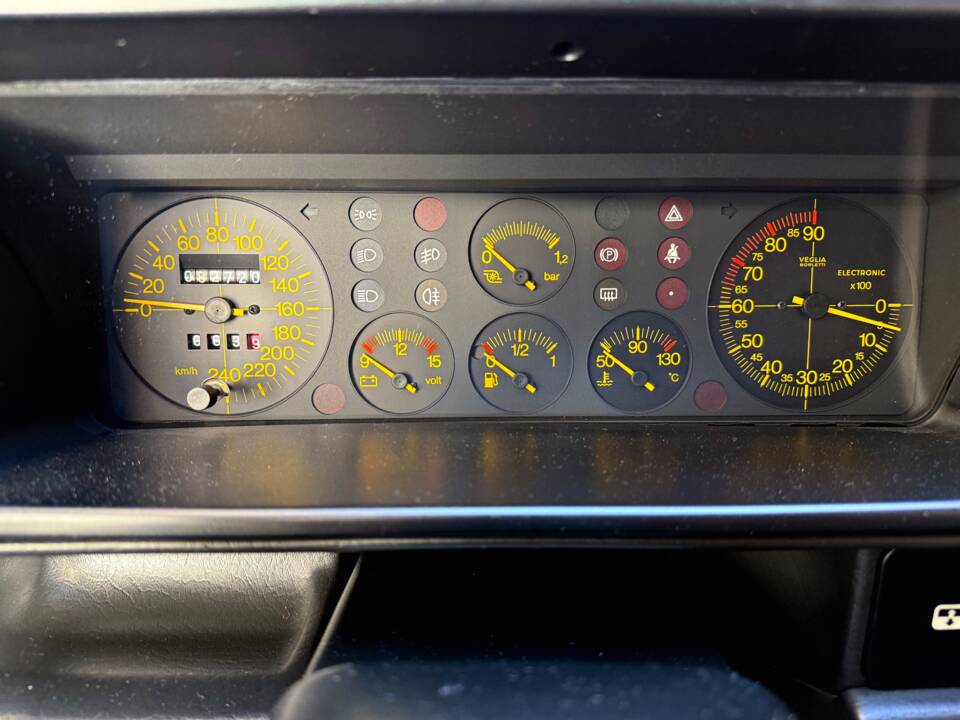 Image 31/35 of Lancia Delta HF Integrale 16V (1990)