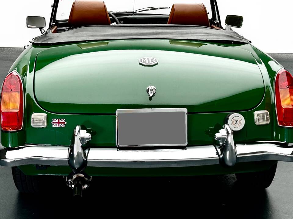 Image 6/14 of MG MGB (1976)