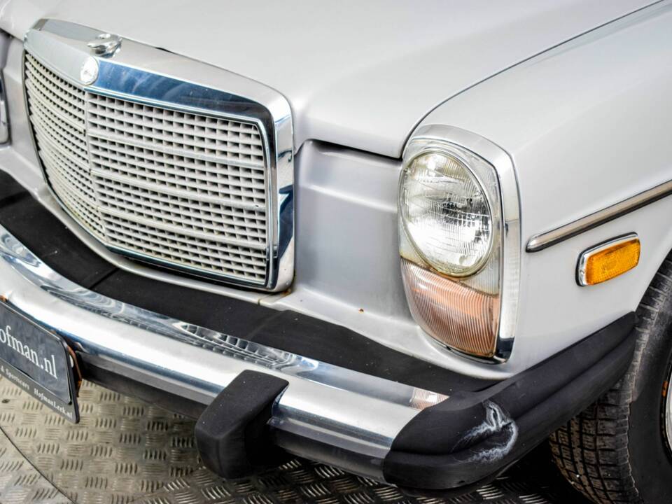 Image 18/50 of Mercedes-Benz 240 D (1976)