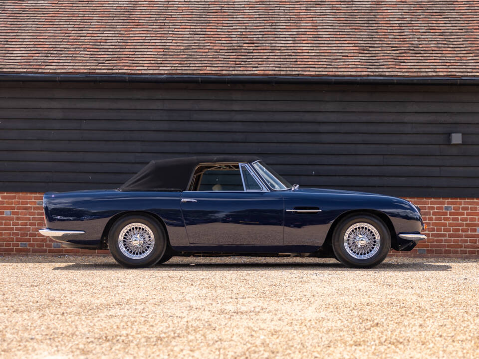 Image 3/68 of Aston Martin DB 6 Volante (1967)