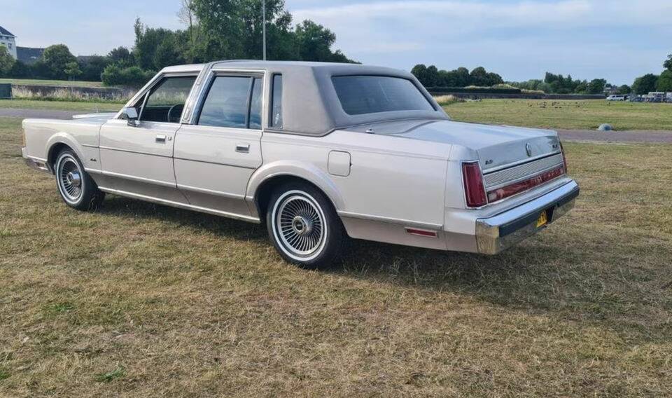 Bild 2/7 von Lincoln Town Car (1989)