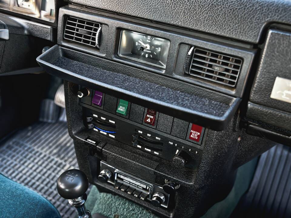 Image 23/38 de Volvo 244 DLS (1977)