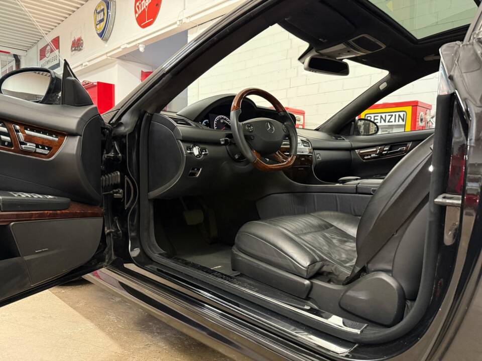 Immagine 6/19 di Mercedes-Benz CL 600 (2006)