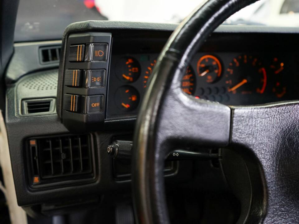 Bild 27/43 von Mitsubishi Starion (1989)