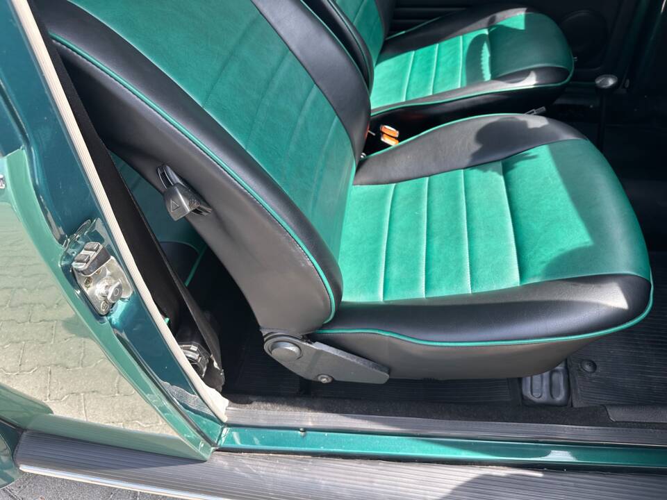 Image 30/92 of Volkswagen Beetle 1600 (1996)
