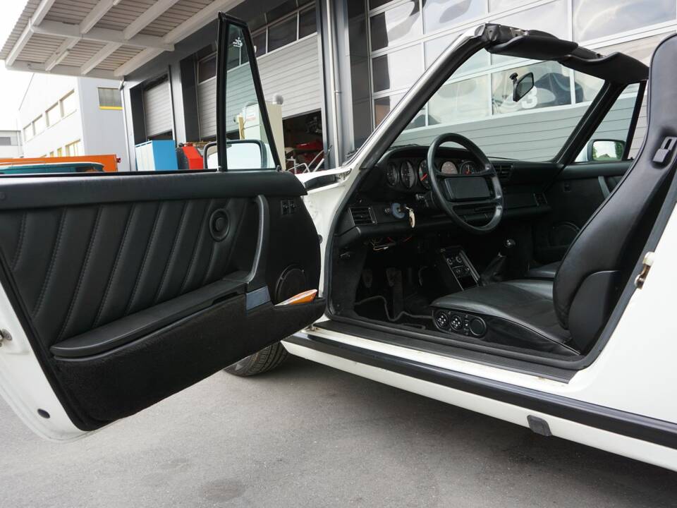 Bild 34/51 von Porsche 911 Carrera 3.2 (1986)