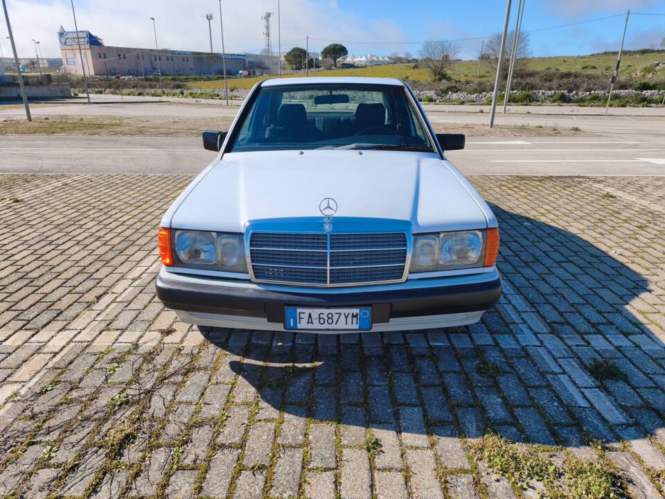 Image 2/22 of Mercedes-Benz 190 E 1.8 (1990)