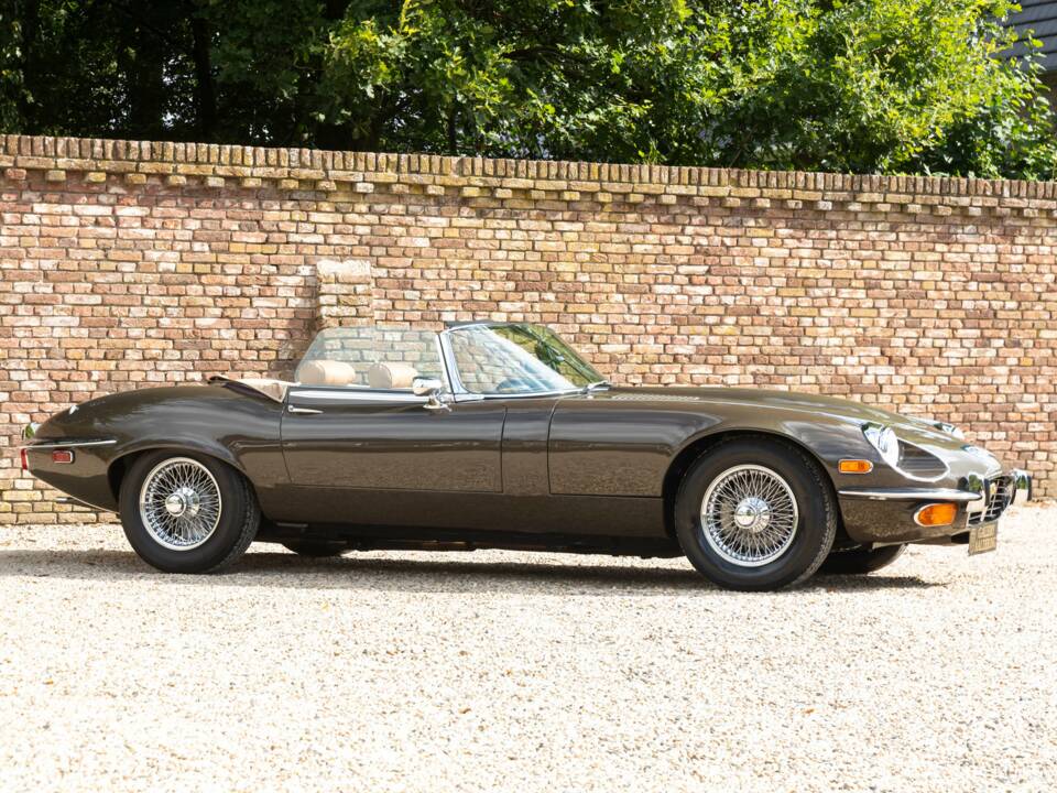 Image 24/50 de Jaguar Type E V12 (1973)