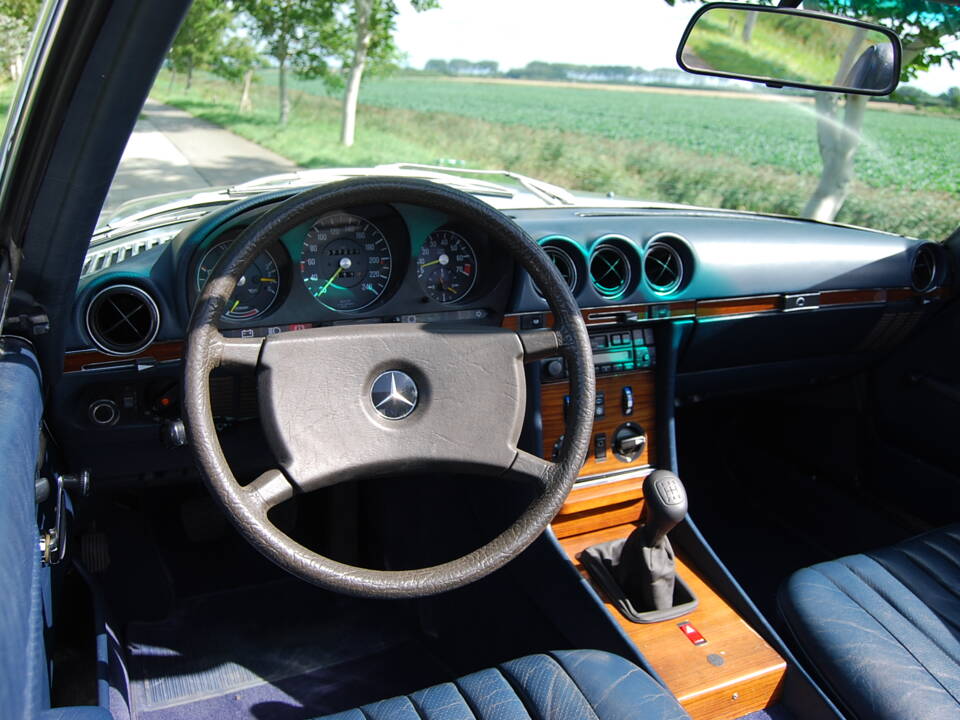 Image 65/96 of Mercedes-Benz 280 SL (1982)