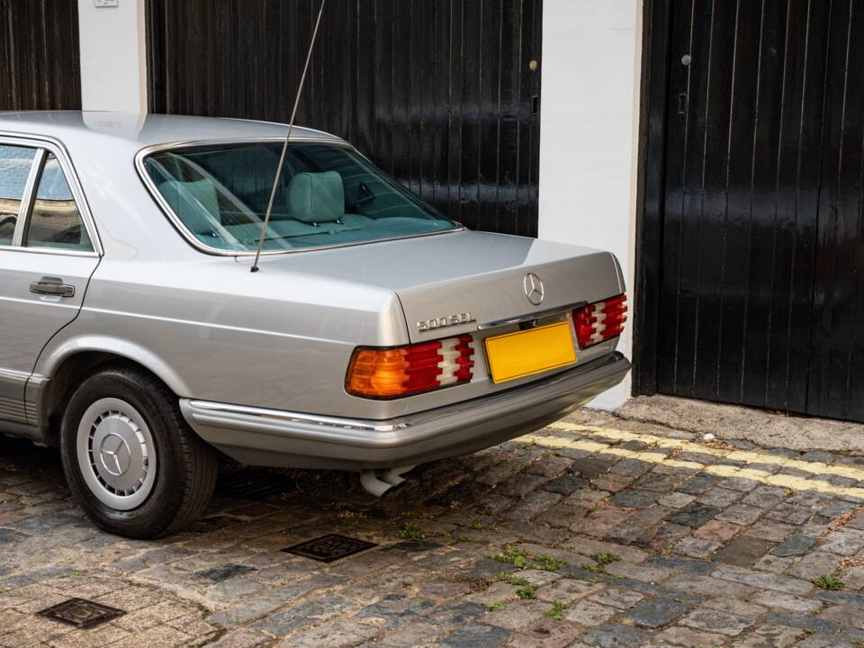 Obraz 31/50 pojazdu Mercedes-Benz 500 SEL (1984)